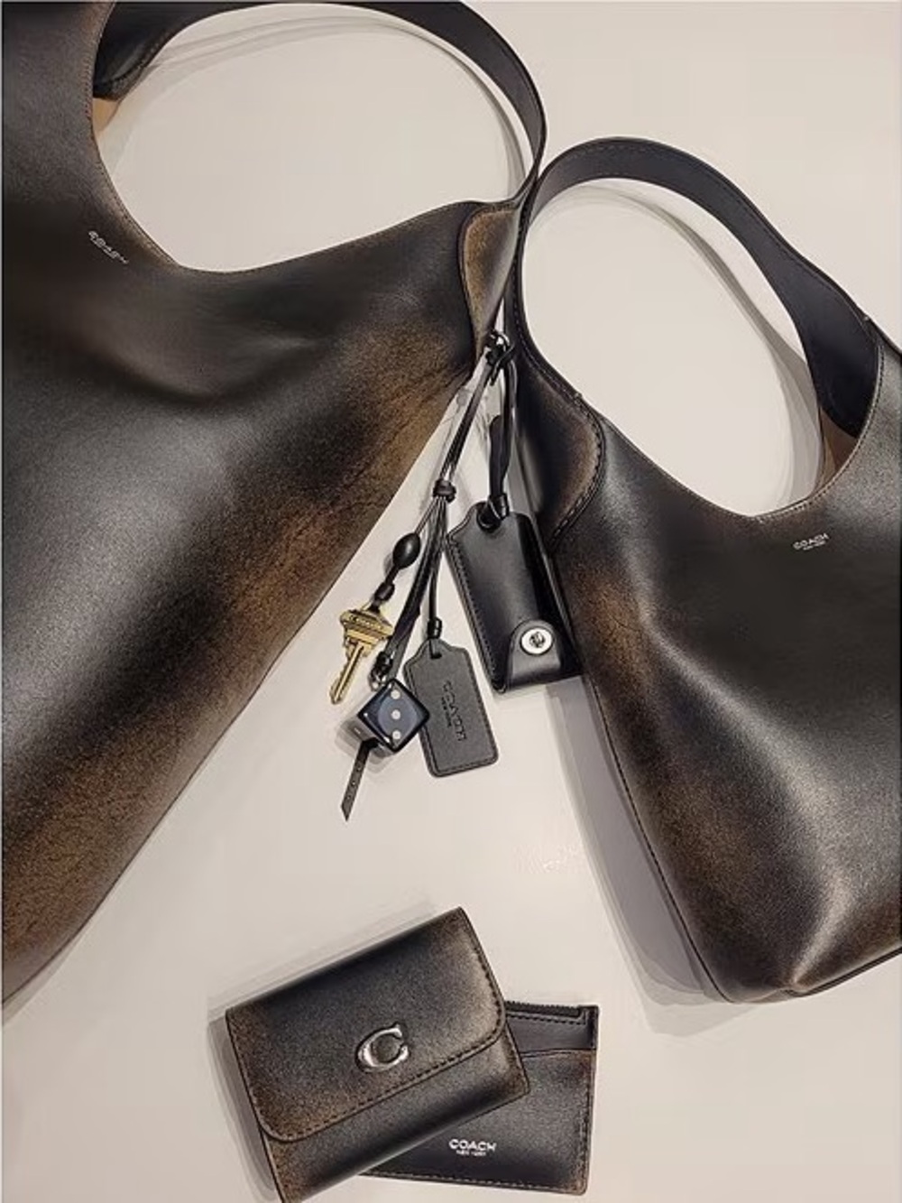 Coach New York Zip Card Case in Ruboff Glovetanned Loved Leather Black/Brown NWT - Picture 10 of 16
